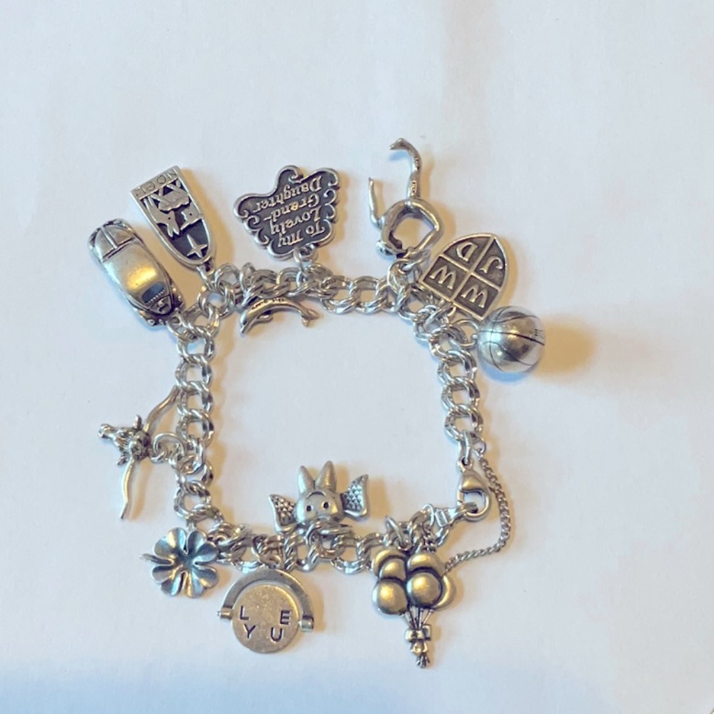 Sterling Silver James Avery 12 Charm Bracelet with Various Retired Charms - Picture 12 of 16